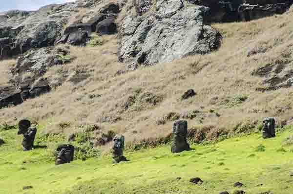 40 - Chile - isla de Rapa Nui o Pascua - Rano Raraku - crater